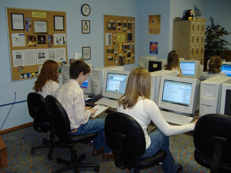 Supporting Self-Regulated Learning in a Flipped Classroom